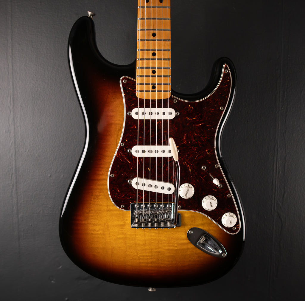 Fender Stratocaster DLX Roadhouse Sunburst 2008[PREOWNED]