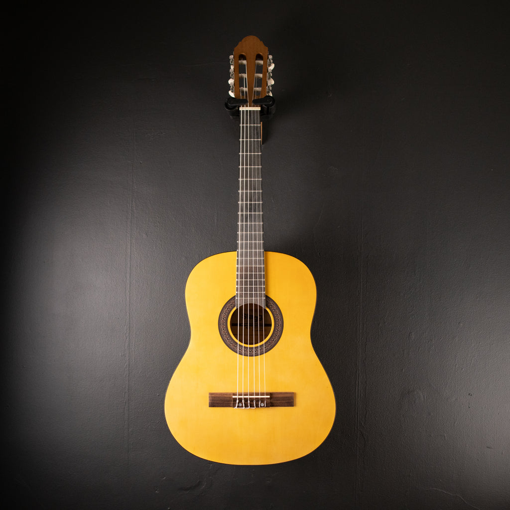 Stagg C430 M NAT Guitar pack with 3/4 natural-coloured classical guitar with linden top, tuner, bag